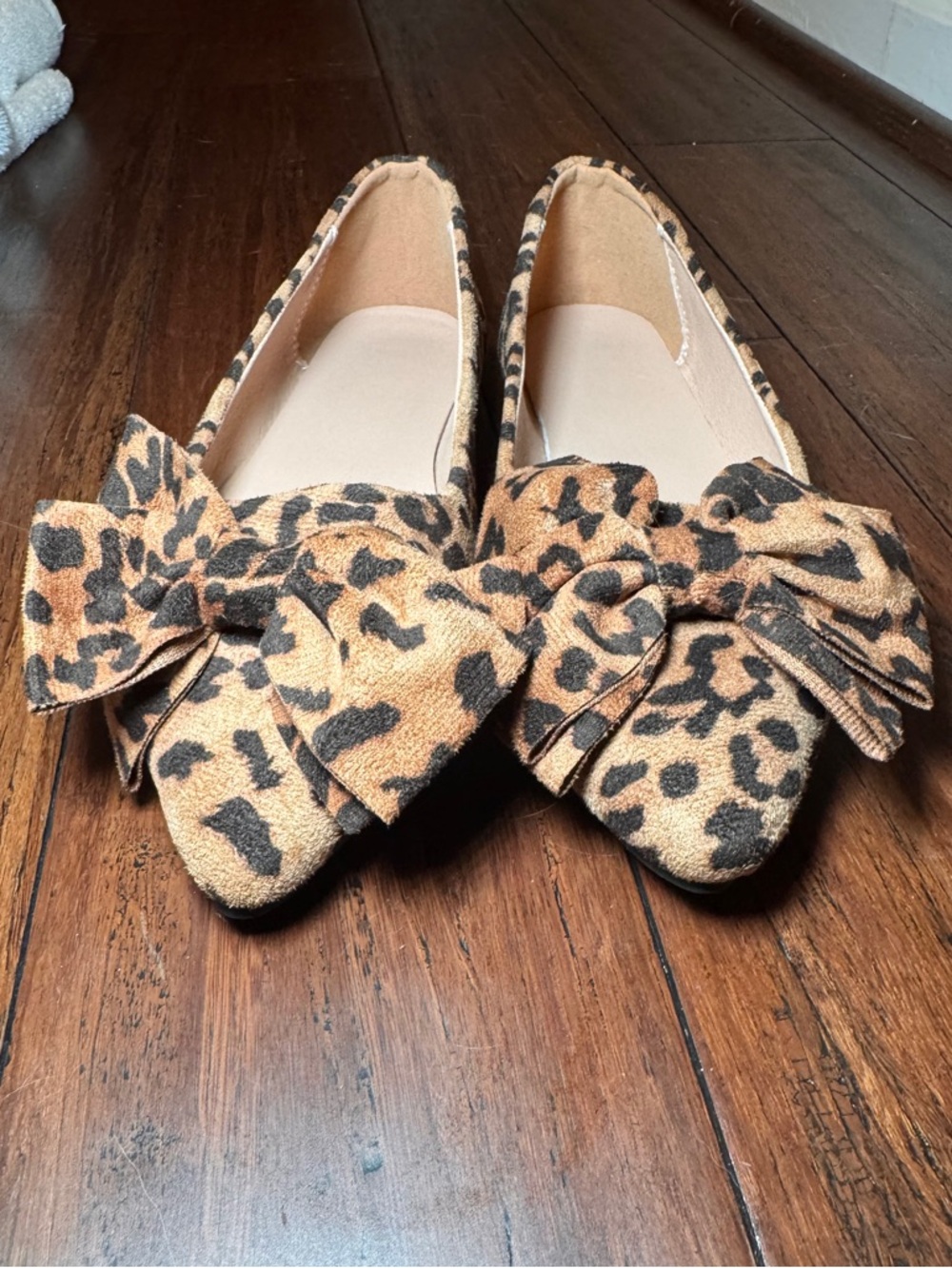 NWOB- Leopard Print Pointed Toe Flats with Decorative Bow - Women